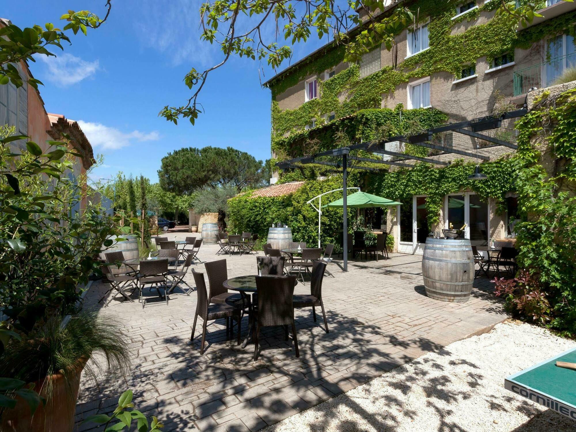 Logis Vignes Blanches*** Hotel Cosy Et Restaurant De Terroir Beaucaire  Εξωτερικό φωτογραφία